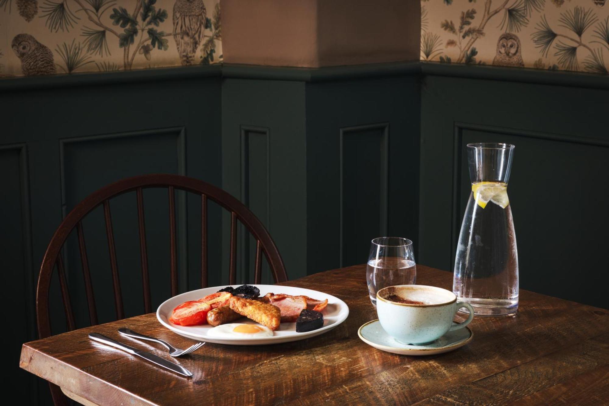 The Pilsley Inn - Chatsworth Баслоу Экстерьер фото