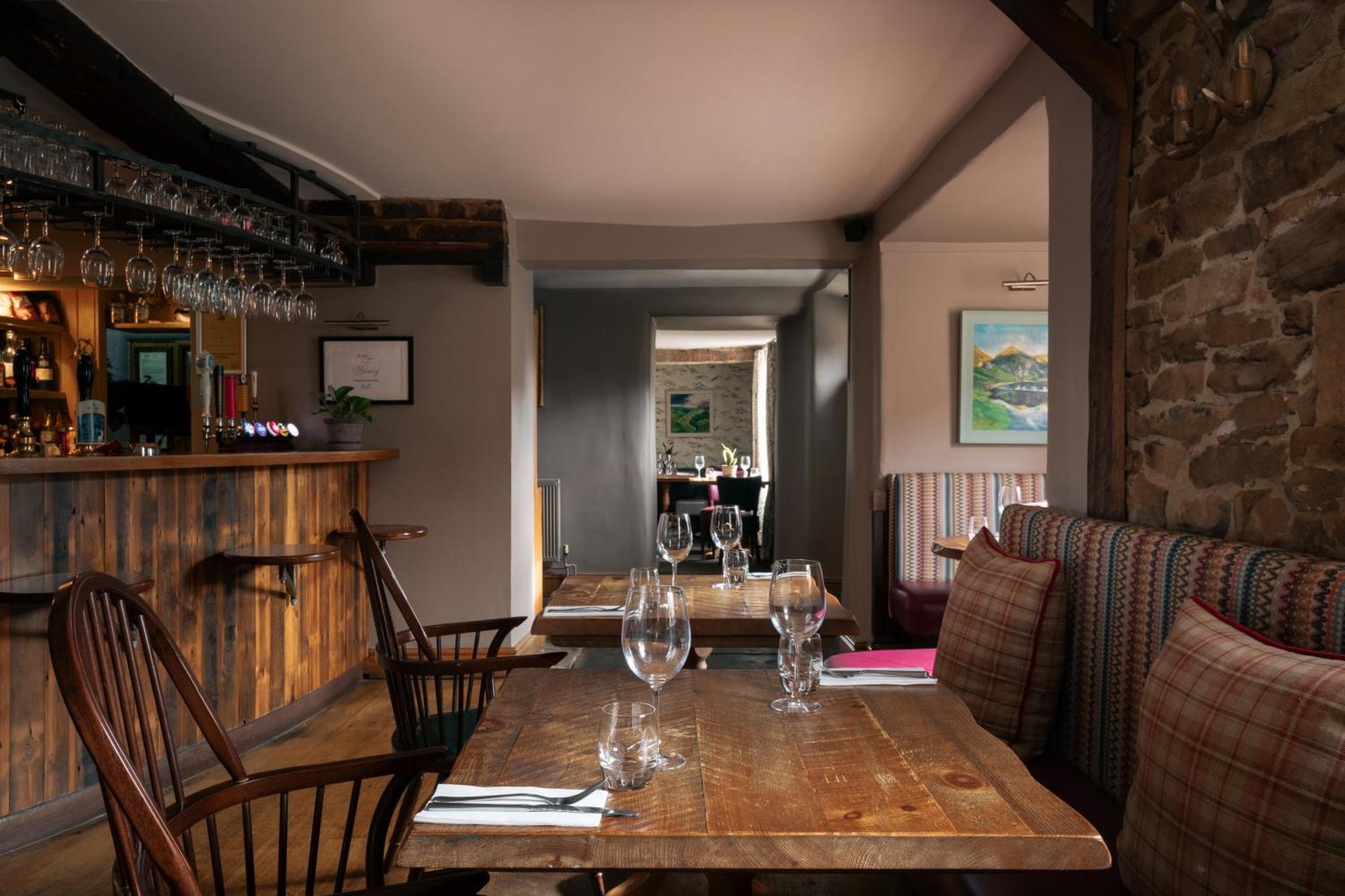 The Pilsley Inn - Chatsworth Баслоу Экстерьер фото