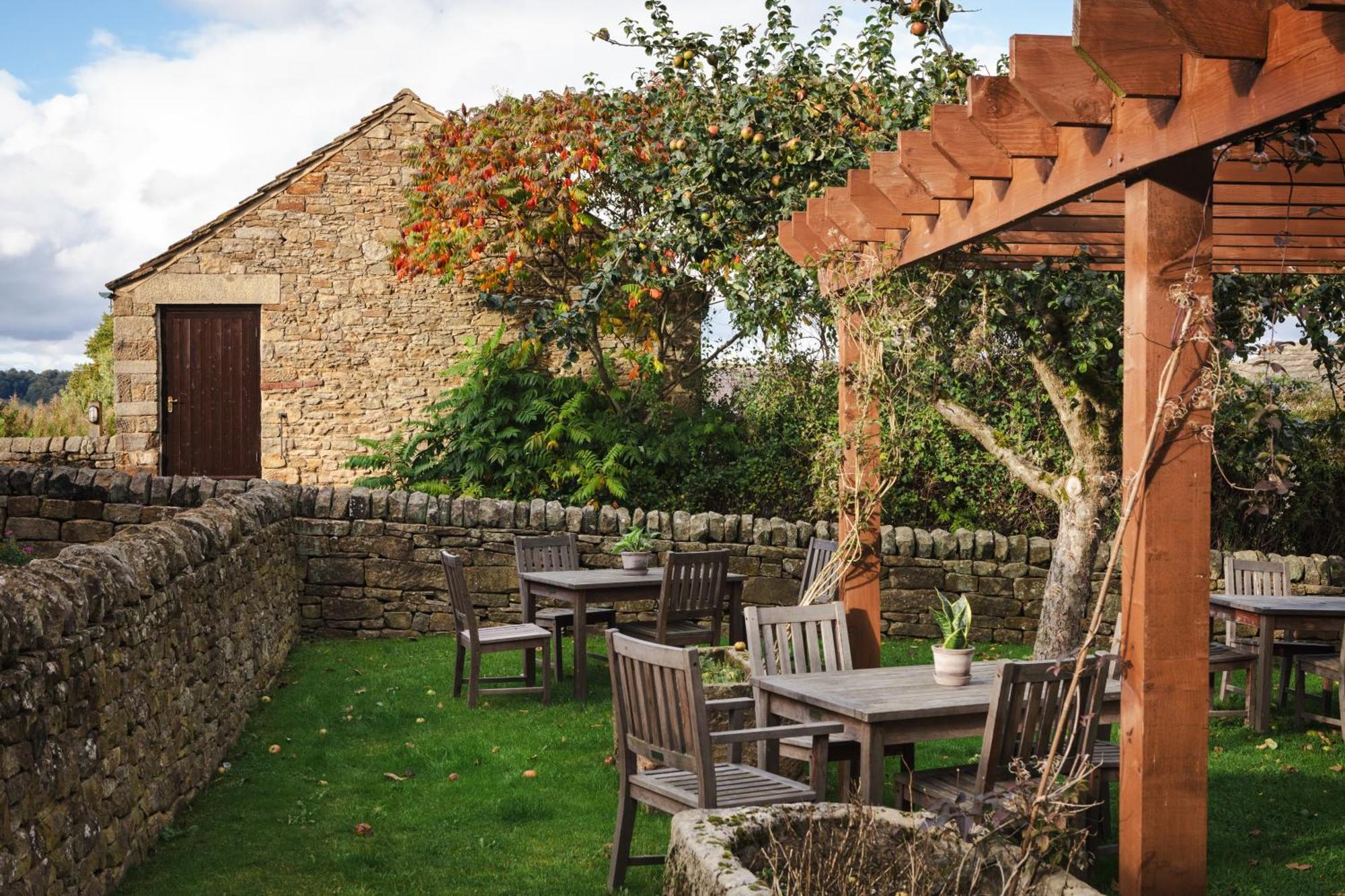 The Pilsley Inn - Chatsworth Баслоу Экстерьер фото