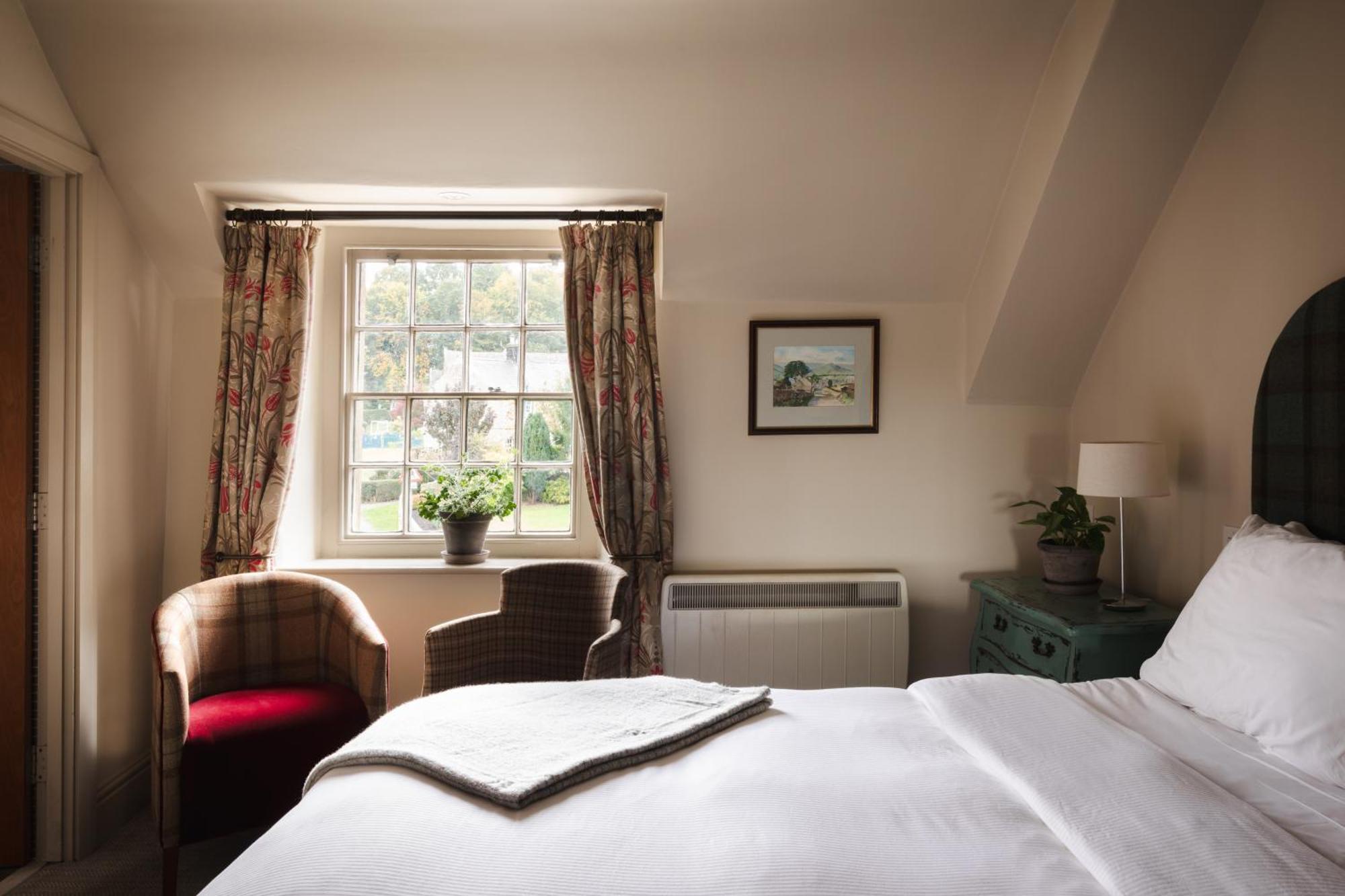 The Pilsley Inn - Chatsworth Баслоу Экстерьер фото