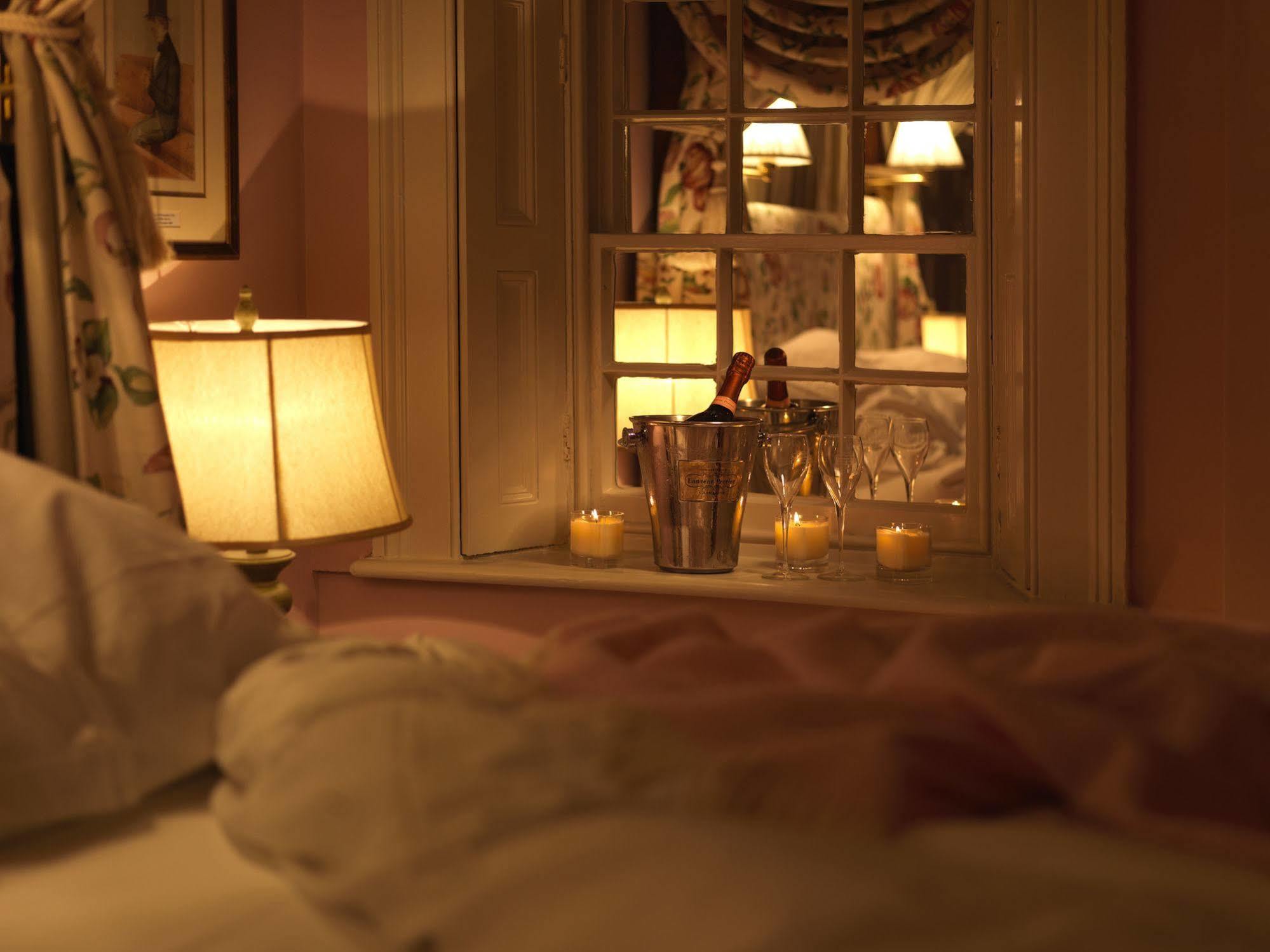 The Pilsley Inn - Chatsworth Баслоу Экстерьер фото
