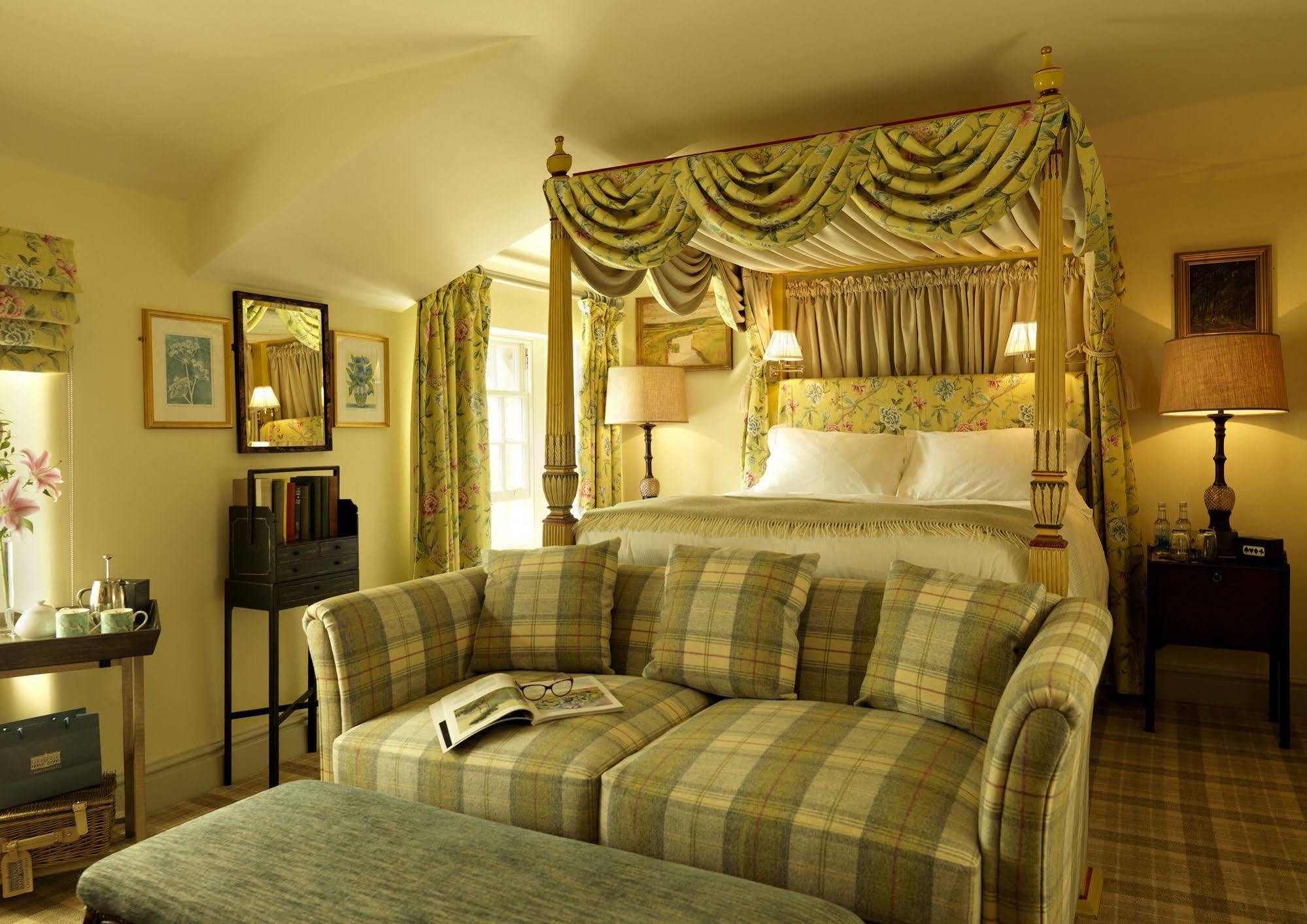 The Pilsley Inn - Chatsworth Баслоу Экстерьер фото